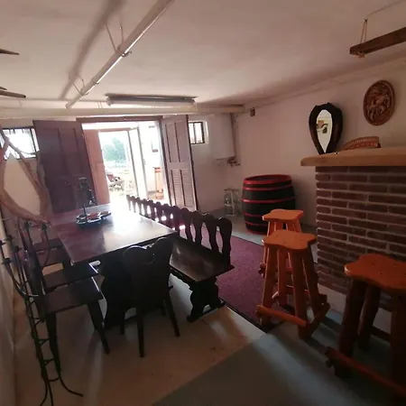 Romantisches Ferienhaeuschen In Den Weinbergen Von Mit Schoener Aussicht Hébergement de vacances Garabonc